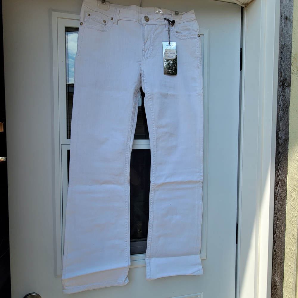 Elegant Women's White Boot Cut Jeans